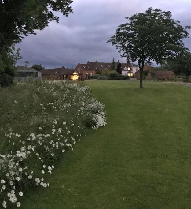 Cottage Barn Conversion On Working Farm Worcester Exteriör bild