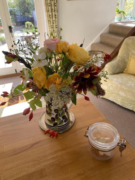 Cottage Barn Conversion On Working Farm Worcester Exteriör bild